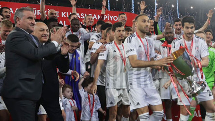 Bakan Baktan Beşiktaşa tebrik