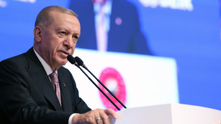 Cumhurbaşkanı Erdoğan: Türk ekonomisi rayında ilerliyor Cumhurbaşkanı Erdoğan: Türk ekonomisi rayında ilerliyor