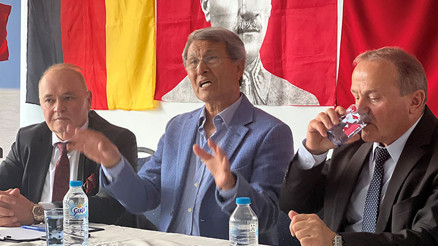 Yeni parti hakkında ipuçları verdi