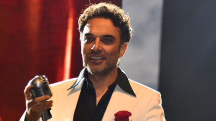 Garip bir hüzün doluyor içime