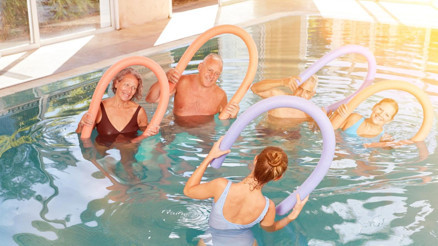 Su geçirmez işitme cihazlarıyla deniz ve havuz keyfiniz yarıda kalmasın