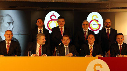 Galatasaray’da yeni yönetim mazbatalarını aldı