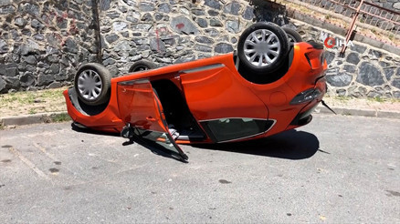 Akılalmaz kaza: Vitesleri karıştırınca aşağıya düştü, kardeşi gözyaşına boğuldu Akılalmaz kaza: Vitesleri karıştırınca aşağıya düştü, kardeşi gözyaşına boğuldu