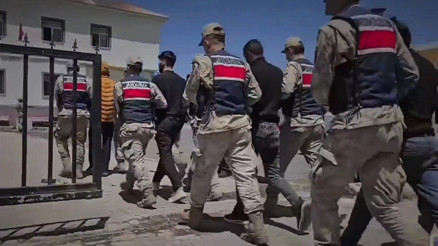 Bakan Yerlikaya duyurdu: 3 organize suç örgütü çökertildi Bakan Yerlikaya duyurdu: 3 organize suç örgütü çökertildi