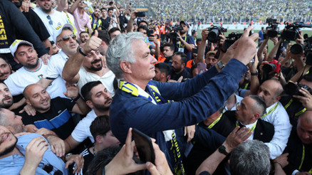 Dünya basını, Fenerbahçeyi konuştu: Jose Mourinhonun ordusu Dünya basını, Fenerbahçeyi konuştu: Jose Mourinhonun ordusu