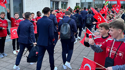 A Milli Futbol Takımı, Almanyada coşkuyla karşılandı