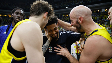Şampiyon Fenerbahçe Bekoda Nick Calathes takımdan ayrılacağını açıkladı