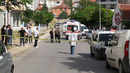 Eskişehirde vahşet Kızını ve 7 yaşındaki torununu öldürdü... Katil zanlısına linç girişimi