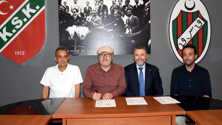 Karşıyaka’da Mustafa Reşit Akçay tamam İmzalar atıldı... Karşıyaka’da Mustafa Reşit Akçay tamam İmzalar atıldı...