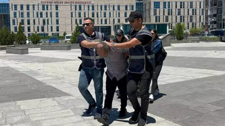Kayseride Atatürk Anıtı’na baltalı saldırı yapanlar adliyede