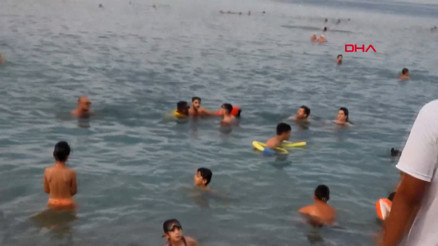 Cankurtaran, denizde 5 tatilciyi kurtardı, kahraman ilan edildi Cankurtaran, denizde 5 tatilciyi kurtardı, kahraman ilan edildi