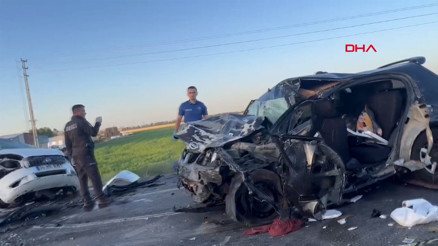 Konyada otomobiller çarpıştı: 4 ölü, 2 bebek yaralı