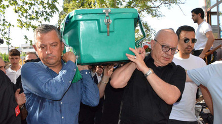 Özgür Özel, memleketi Manisada MHPli meclis üyesinin cenaze namazına katıldı