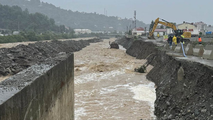 Artvini şliddetli yağış vurdu