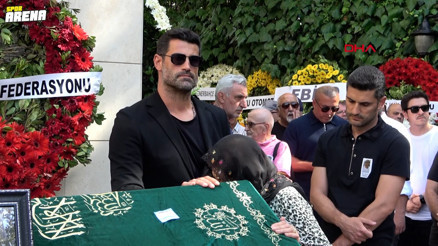 Volkan Demirel babasını gözyaşlarıyla son yolculuğuna uğurladı