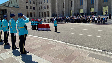 Eski Dışişleri Bakanı Yaşar Yakış için TBMMde tören