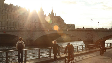 Paris valisi duyurdu: Sen Nehrinin kısa vadede yüzmeye elverişli hale gelmeyecek