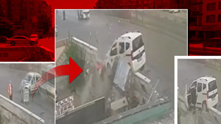 Mersinde feci kaza Kaldırımda yürürken neye uğradığını şaşırdı... Metrelerce yükseklikten düştü Mersinde feci kaza Kaldırımda yürürken neye uğradığını şaşırdı... Metrelerce yükseklikten düştü