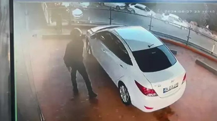 Esenyurt’ta oto galeriye silahlı saldırı kamerada