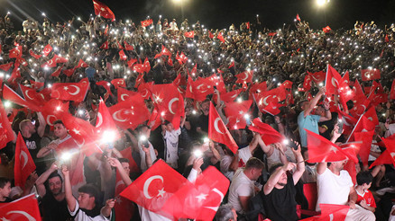 A Milli Futbol Takımının zaferinin coşkusu sokaklara taştı