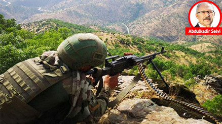 Mehmetçik’e bayrağa dokunana ‘vur’ emri verildi