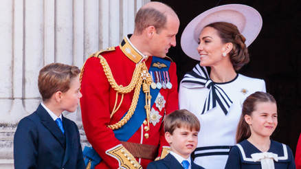 Tek dertleri hastalık değil, Kate ile Williamın işi zor...  Çocukların biri kesin kalacak... Diğer ikisine yol göründü