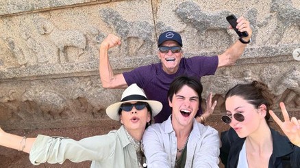 Bir ev satışından ne dedikodular çıktı... Ünlü çifti bir rahat bırakmadılar Bir ev satışından ne dedikodular çıktı... Ünlü çifti bir rahat bırakmadılar