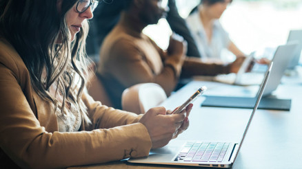 Mesai saatinde sosyal medyada geçirilen zaman artıyor: Çalışırken de ‘online’ız Mesai saatinde sosyal medyada geçirilen zaman artıyor: Çalışırken de ‘online’ız