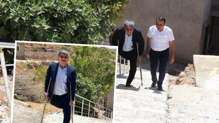 Gazinin merdiven talebini kaymakam yerine getirdi Gazinin merdiven talebini kaymakam yerine getirdi