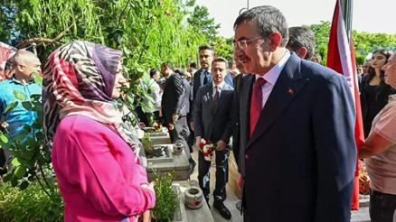 Cumhurbaşkanı Yardımcısı Yılmaz ve Bakan Yerlikaya, 15 Temmuz Şehitliği’ndeki anma törenine katıldı Cumhurbaşkanı Yardımcısı Yılmaz ve Bakan Yerlikaya, 15 Temmuz Şehitliği’ndeki anma törenine katıldı