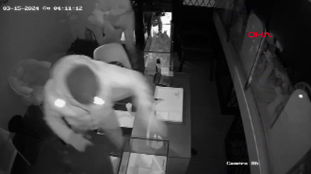 Kadıköyde 300 bin dolar değerindeki pırlanta hırsızlığı anbean kamerada