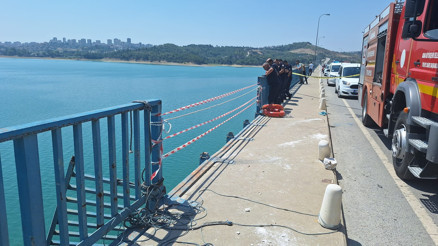 Adanada feci kaza Göle düşen otomobildeki 4 kişinin cansız bedenine ulaşıldı