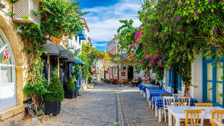 Şimdi olmasa da elbet bir gün Alaçatı’nın kaderi değişecek Şimdi olmasa da elbet bir gün Alaçatı’nın kaderi değişecek