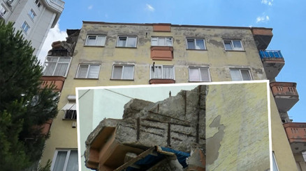 İstanbulda 4 katlı binada panik: Çatı çöktü, daireler tahliye edildi