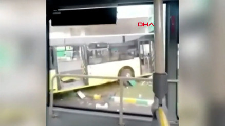 İETT otobüsü 3 araca çarptı, akaryakıt istasyonuna daldı Yaralılar var