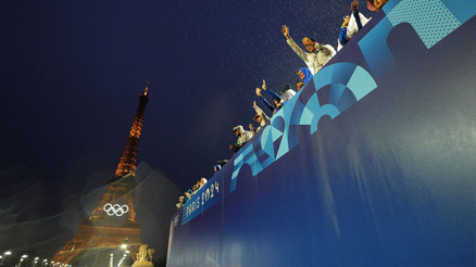 Biz Fransızları snob ve milliyetçi bilirdik ama hepimizi ters köşe yaptılar