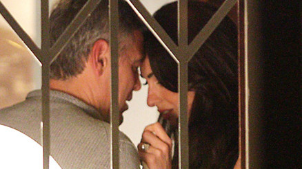 Bir gece kapısını çalan genç kızla evlenmişti.... Mesleğim, şöhretim karıma feda olsun Bir gece kapısını çalan genç kızla evlenmişti.... Mesleğim, şöhretim karıma feda olsun