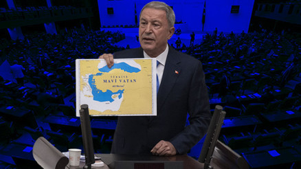 TBMMde Mavi Vatan gerginliği Milli Savunma Komisyonu Başkanı Hulusi Akar: Masal olarak nitelemek büyük bir ayıp
