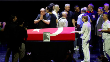 Kenan Işık için AKM’de tören düzenlendi