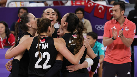 Filenin Sultanları, Paris 2024te 2de 2 yaptı ve çeyrek finale yükseldi (Türkiye 3-1 Dominik Cumhuriyeti) Filenin Sultanları, Paris 2024te 2de 2 yaptı ve çeyrek finale yükseldi (Türkiye 3-1 Dominik Cumhuriyeti)