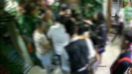 Beyoğlu’nda hesap kavgası, güvenlik kamerasına yansıdı