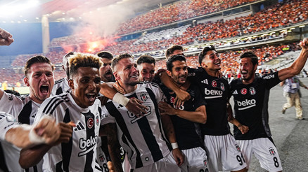 Grilerden arınmış simsiyah-bembeyaz bir takım