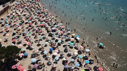 İstanbulun yanı başında: Mavi bayraklı plajlar dolup taştı