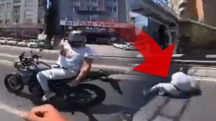 E-5teki Motosiklet şovu çok kötü bitti... Metrelerce yerde sürüklendi E-5teki Motosiklet şovu çok kötü bitti... Metrelerce yerde sürüklendi