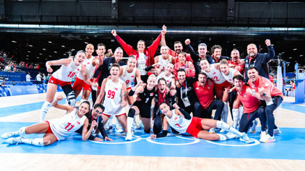 Voleybolcu kızlarımızı Eyfelde erik dalı oynarken hayal ediyorum