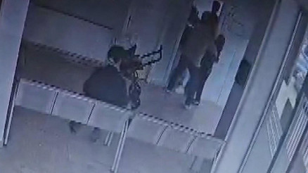 Bebeğinizin aşısı yok diyen doktoru Seni öldürürüm buradan çıkartmam diyerek tehdit etti Bebeğinizin aşısı yok diyen doktoru Seni öldürürüm buradan çıkartmam diyerek tehdit etti