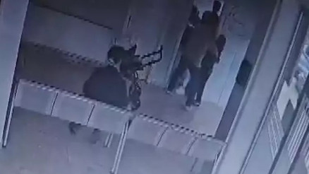 Güngören’de ‘Bebeğinizin aşısı yok’ diyen doktoru tehdit edip üzerine yürüdü Güngören’de ‘Bebeğinizin aşısı yok’ diyen doktoru tehdit edip üzerine yürüdü