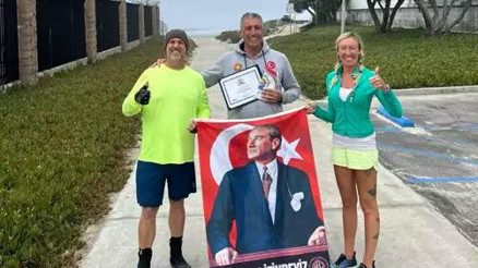 Vural Tandoğan, ABDdeki Coronado Adasını yüzerek geçen ilk Türk oldu Vural Tandoğan, ABDdeki Coronado Adasını yüzerek geçen ilk Türk oldu