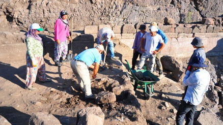 Aigaide 2 bin 700 yıllık agora keşfedildi