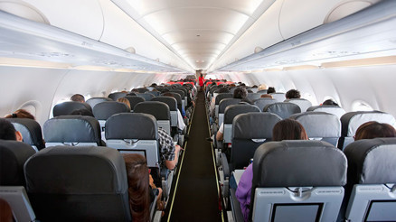 Havada panik Pilotu bayılan uçak acil iniş yaptı